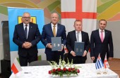 აჭარის დელეგაციის პოლონეთში ვიზიტის ფარგლებში ქედის მუნიციპალიტეტსა და  ქალაქ ბარდოს კომუნას შორის პარტნიორული თანამშრომლობის შესახებ შეთანხმება გაფორ ...